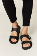 Sandalias destalonadas con doble tira y velcro WILD DIVA
