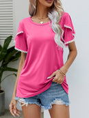 T-shirt à col rond et manches flottantes avec bordure à pompons