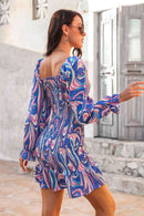 Robe smockée à col carré et imprimé abstrait