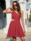 Robe découpée nouée à une épaule en grille