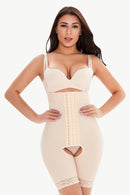 Body galbant pleine taille en dentelle à crochets et œillets