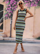 Robe mi-longue rayée à col rond et sans manches
