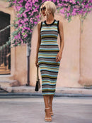 Robe mi-longue rayée à col rond et sans manches