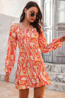 Robe smockée à col carré et imprimé abstrait