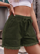 Short en denim à ourlet brut avec cordon de serrage