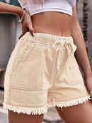 Short en denim à ourlet brut avec cordon de serrage