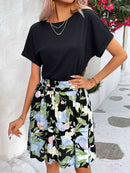Robe bicolore à col rond et manches à revers