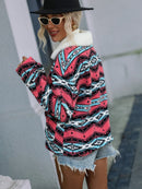 Chaqueta con cuello y cremallera geométrica