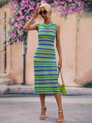 Robe mi-longue rayée à col rond et sans manches