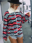 Chaqueta con cuello y cremallera geométrica