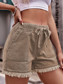 Short en denim à ourlet brut avec cordon de serrage
