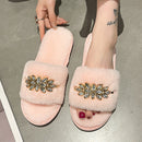Pantuflas peludas para mujer con detalle de flores de cristal