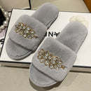 Pantuflas peludas para mujer con detalle de flores de cristal
