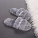 Pantuflas peludas informales para mujer con detalle de pedrería
