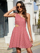 Robe découpée nouée à une épaule en grille