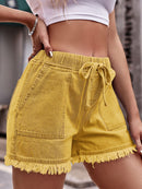 Short en denim à ourlet brut avec cordon de serrage