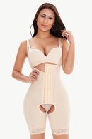 Body galbant pleine taille en dentelle à crochets et œillets