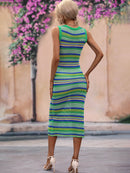 Robe mi-longue rayée à col rond et sans manches