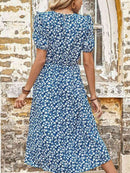 Robe mi-longue fendue à col rond et motif floral