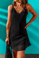 Vestido con cuello en V y ribete de encaje de lunares suizos
