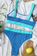 Ensemble de bikini à encolure dégagée et blocs de couleurs