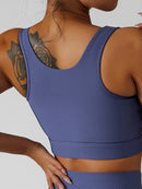 Camiseta sin mangas activa recortada con cuello cuadrado acanalado Basic Bae