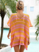Cover-up con cuello en V y rayas caladas con borlas