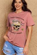 Camiseta de algodón con gráfico de muslos gruesos y vibraciones espeluznantes de tamaño completo de Simply Love