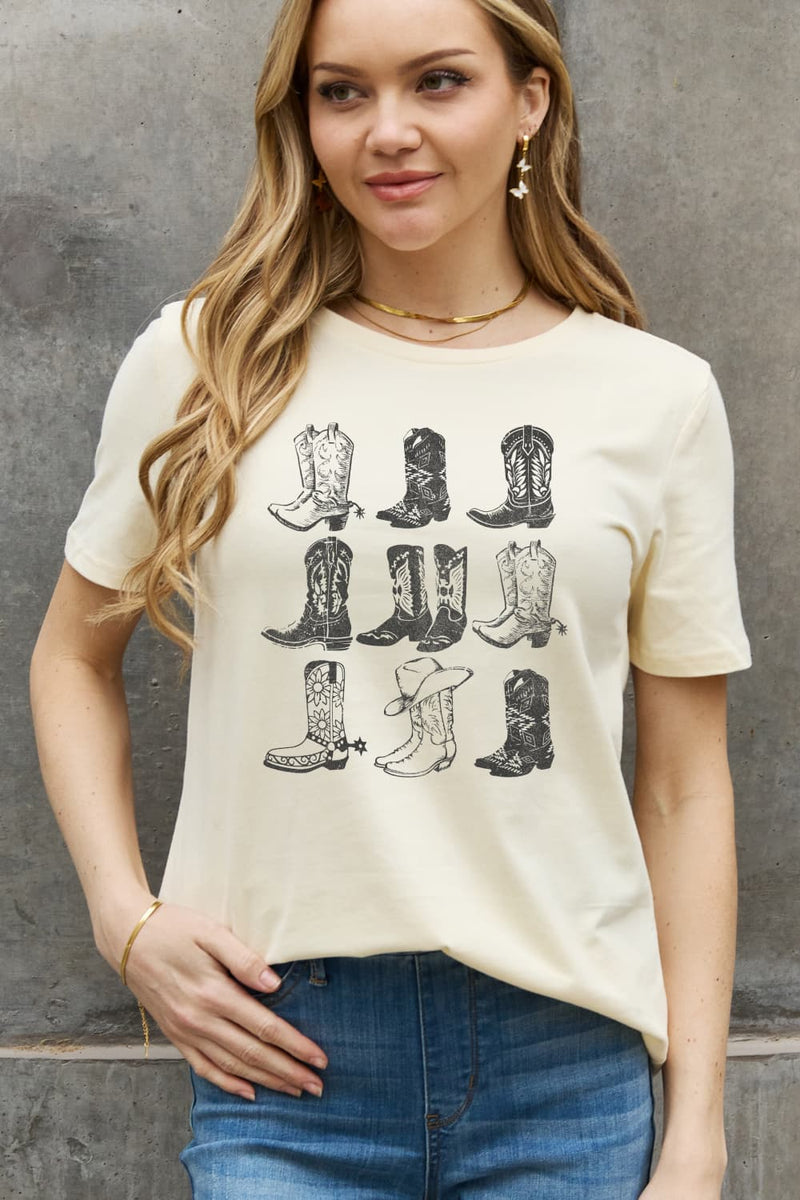 Simply Love Camiseta de algodón con estampado de botas vaqueras de tamaño completo de Simply Love
