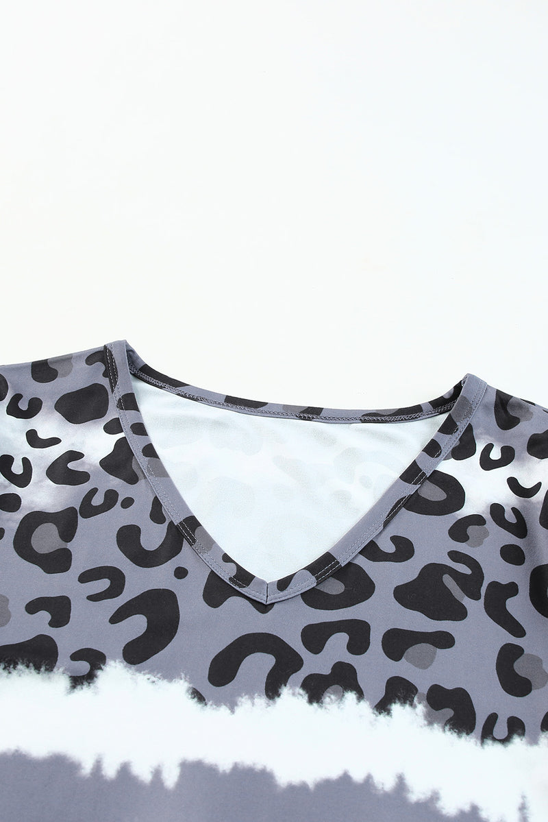 Camiseta con cuello en V de leopardo