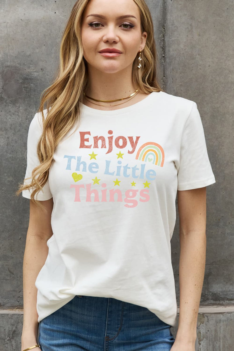 Camiseta de algodón con estampado DISFRUTA DE LAS COSAS LITTLE THINGS de tamaño completo de Simply Love