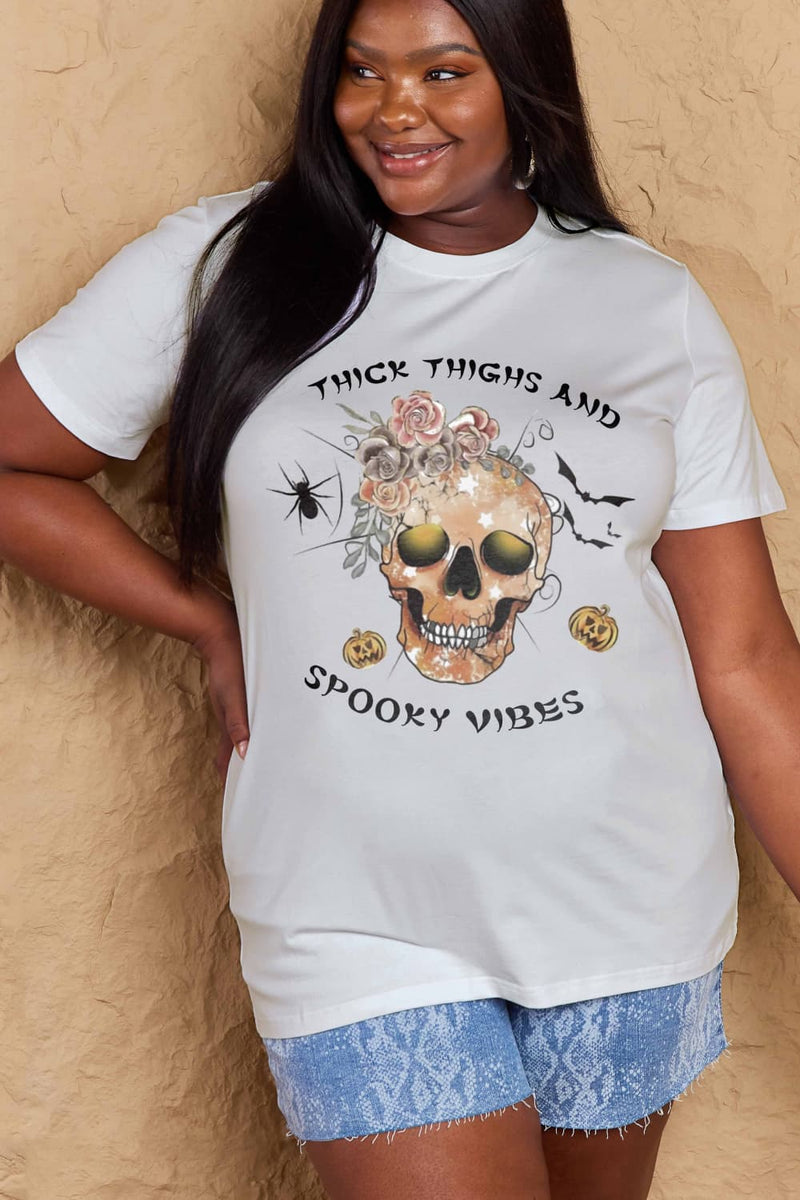 Camiseta de algodón con gráfico de muslos gruesos y vibraciones espeluznantes de tamaño completo de Simply Love