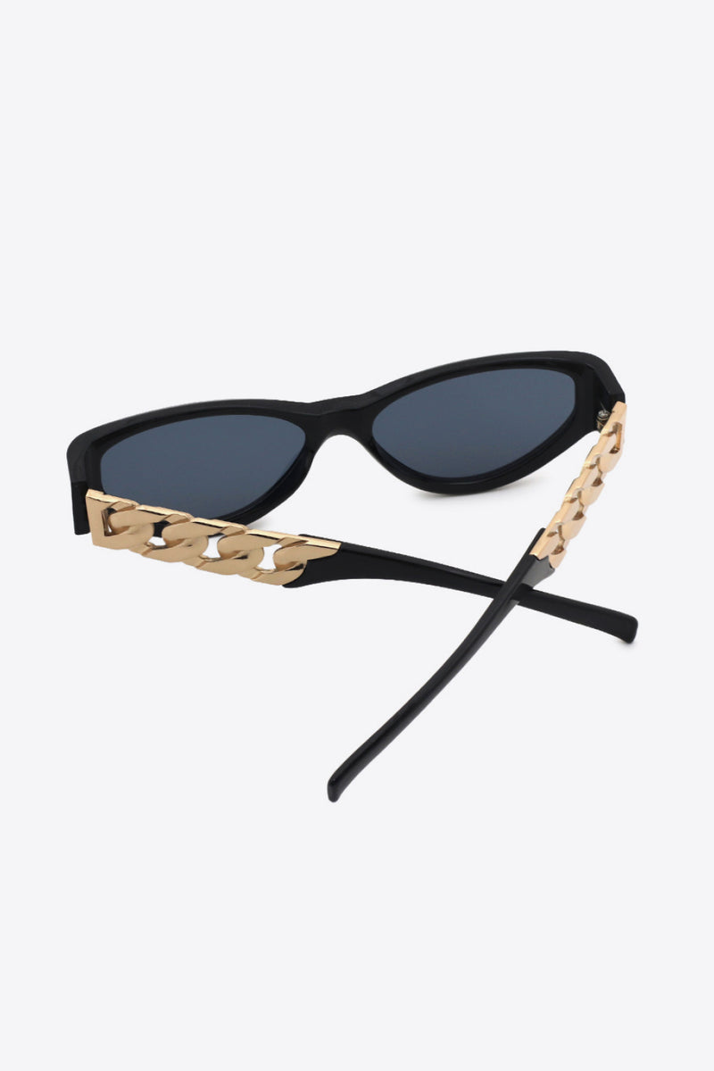 Gafas de sol estilo ojo de gato con detalle de cadena