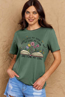 Camiseta de algodón con estampado de flores y libros de tamaño completo de Simply Love