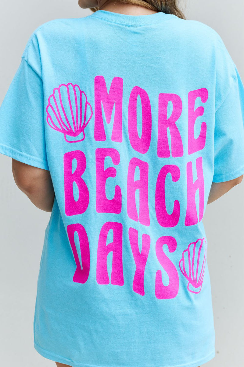 Camiseta gráfica extragrande "More Beach Days" de Sweet Claire
