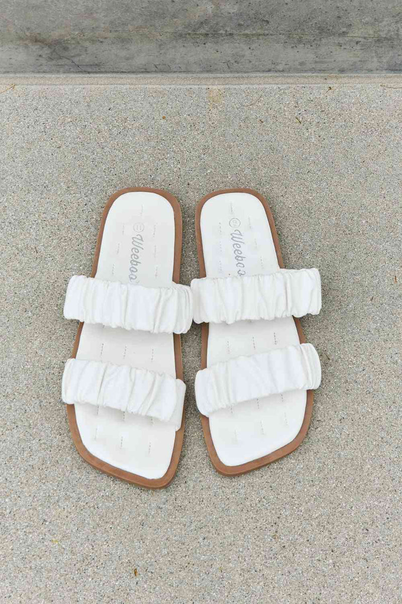 Sandale Scrunch à double bride Weeboo en blanc