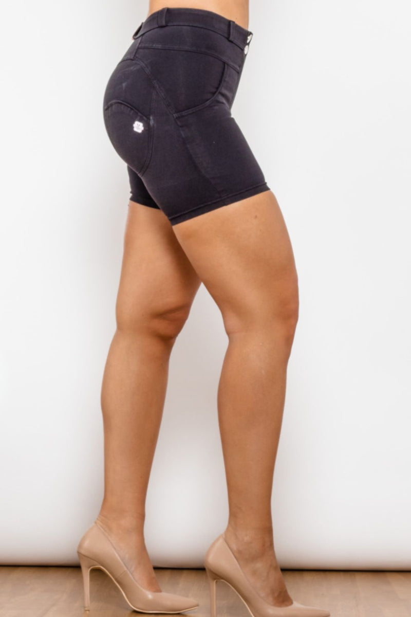 Pantalones cortos de mezclilla ajustados con botones de tamaño completo