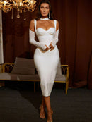 Robe moulante à épaules dénudées et manches en maille fendue dans le dos