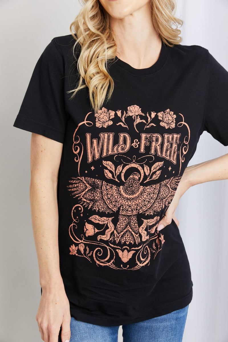 Camiseta con cuello redondo y gráfico WILD FREE de tamaño completo de mineB