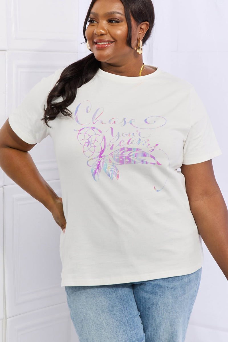 Camiseta de algodón con gráfico CHASE YOUR DREAMS de tamaño completo de Simply Love