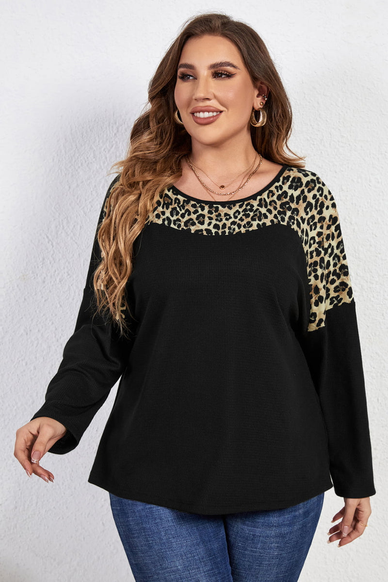 Camiseta de manga larga con cuello redondo y ribete de leopardo de talla grande