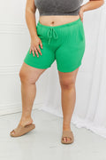 Blumin Apparel Too Good pantalones cortos de canalé de tamaño completo en verde