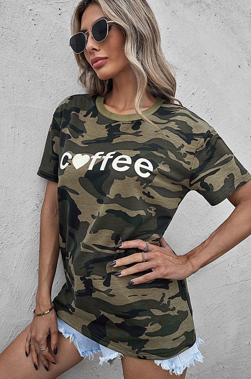 Camiseta de camuflaje con gráfico de café