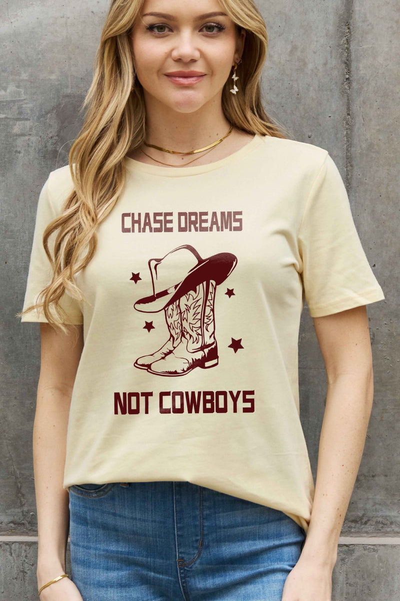 Camiseta de algodón con gráfico CHASE DREAMS NOT COWBOYS de tamaño completo de Simply Love