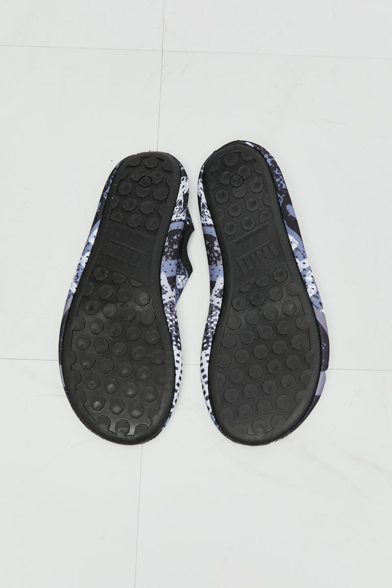 MMshoes Zapatos para el agua On The Shore con estampado negro