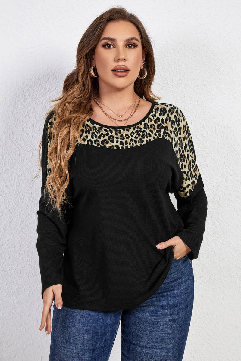 Camiseta de manga larga con cuello redondo y ribete de leopardo de talla grande