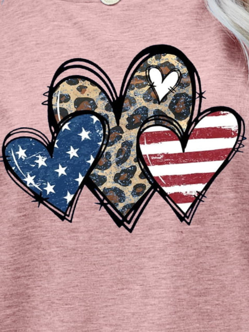 T-shirt graphique en forme de cœur et de léopard, drapeau américain