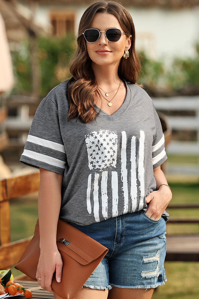 Camiseta con cuello en V y estampado de bandera de EE. UU. de talla grande