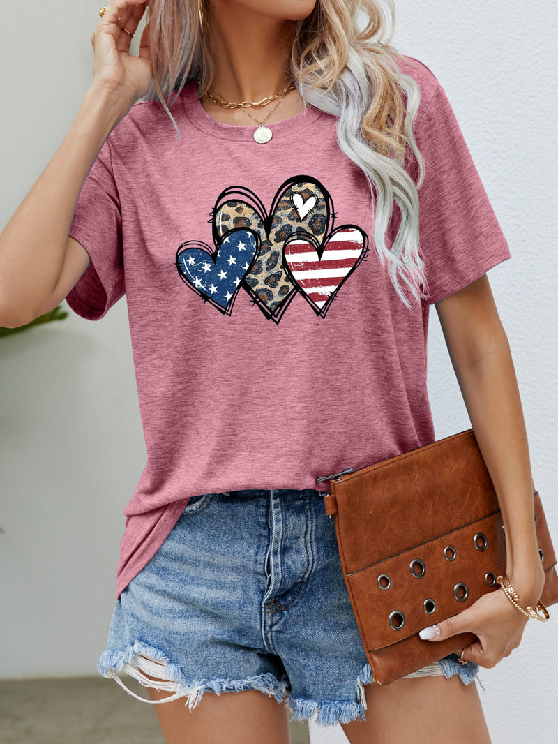 Camiseta con gráfico de corazón de leopardo y bandera de EE. UU.