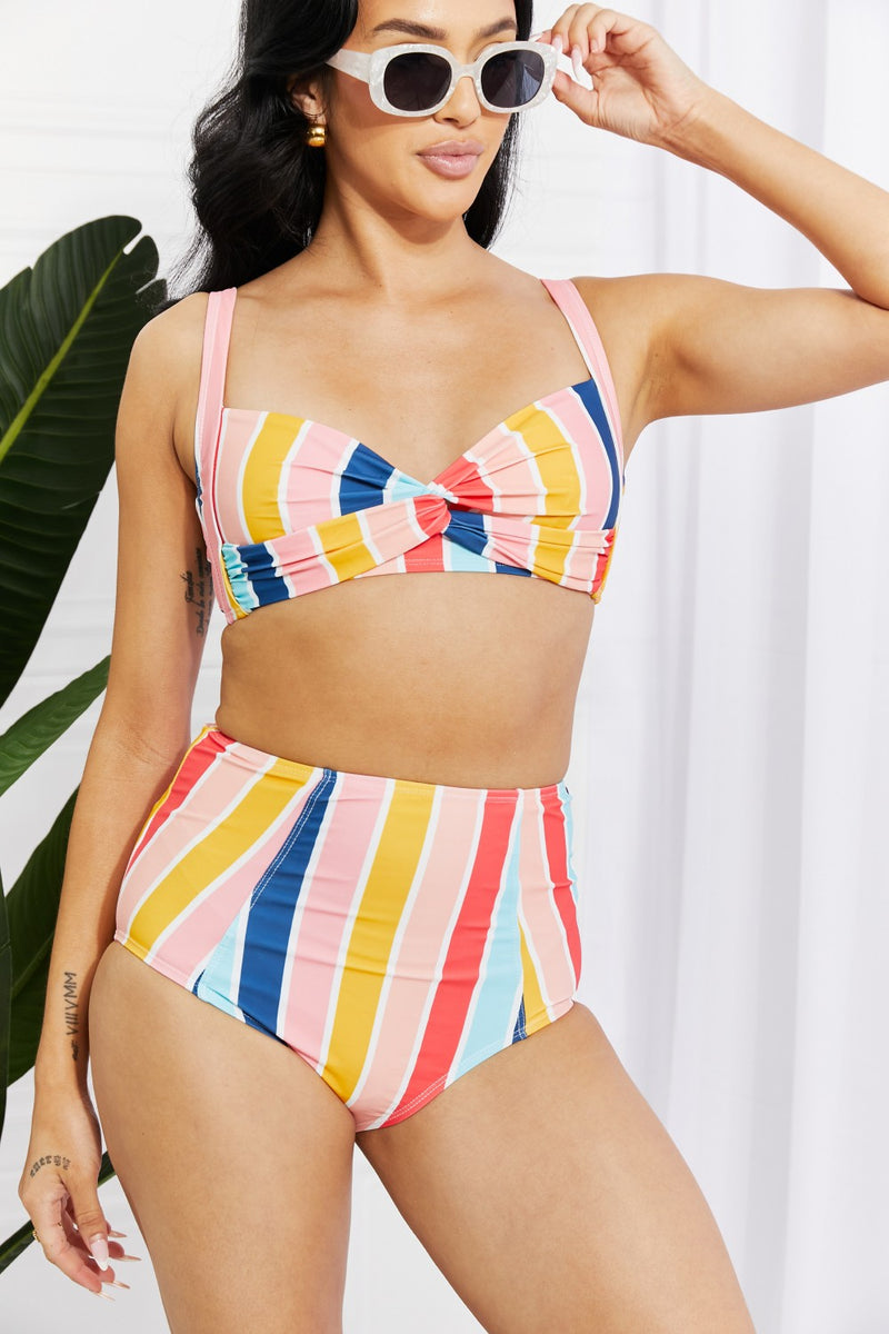 Bikini de talle alto con diseño a rayas Take A Dip Twist de Marina West Swim